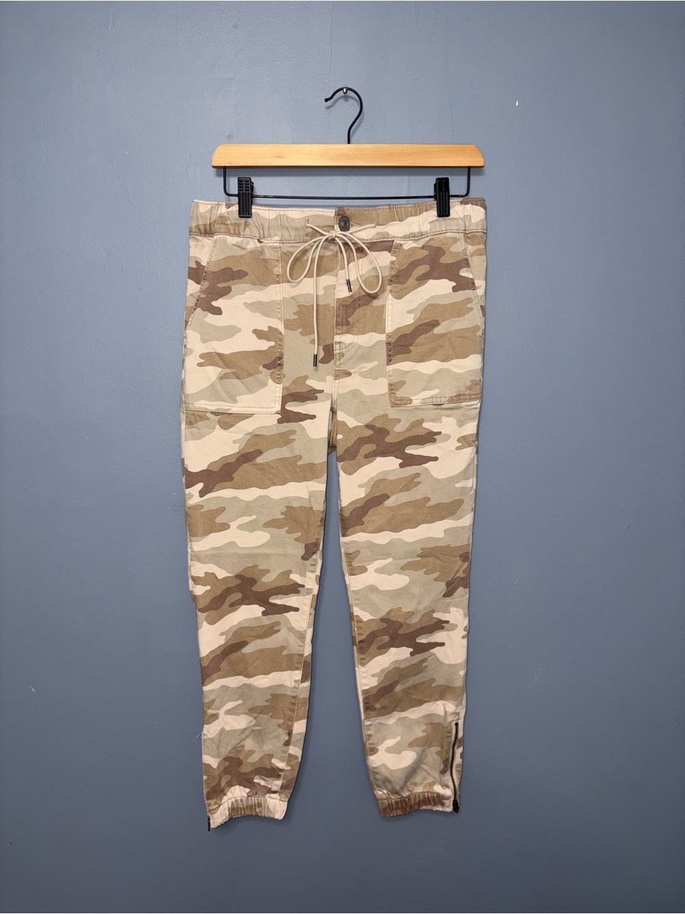 American Eagle • Camo Pants